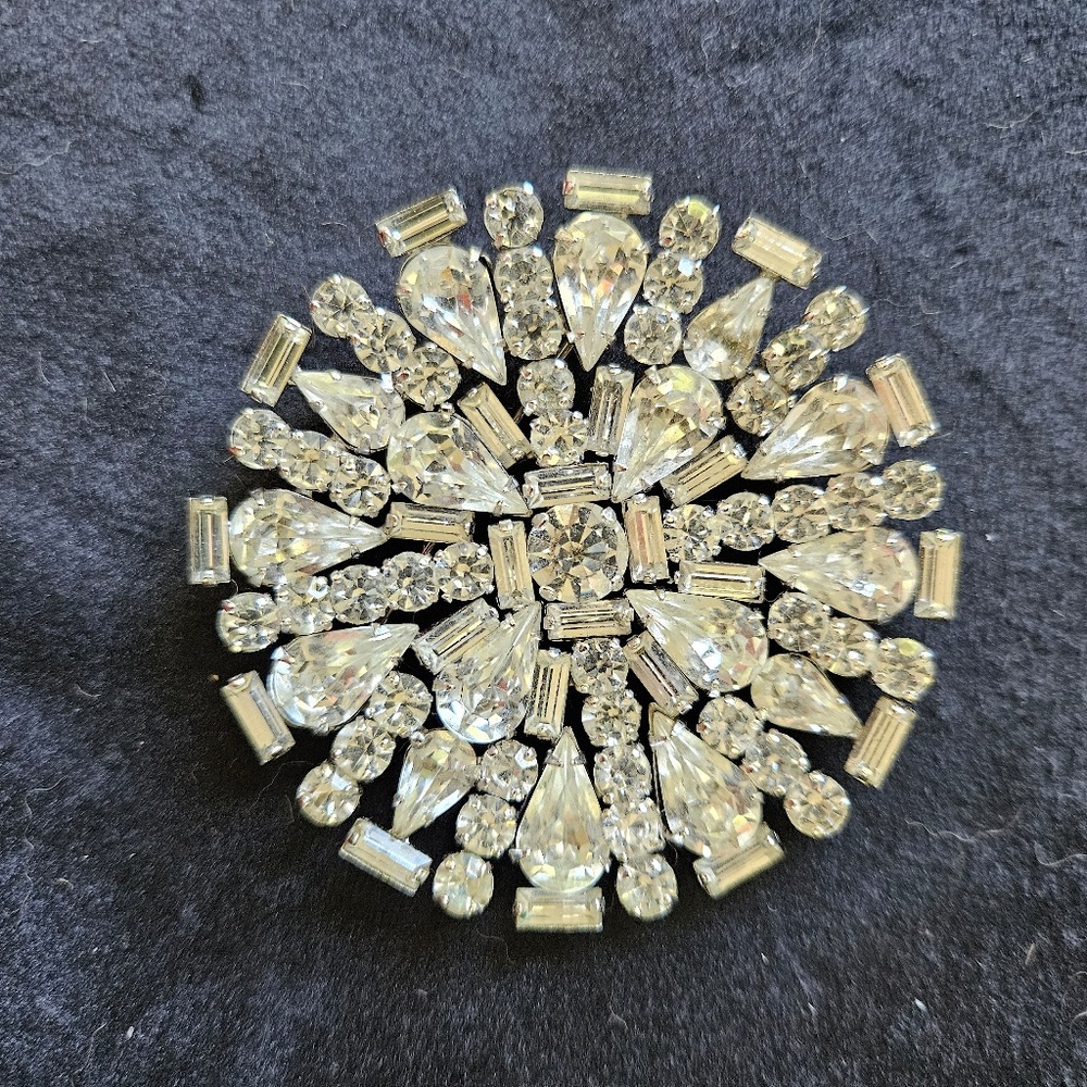 SPECTATULAR VINTAGE Jay Flex Rhinestone Brooch